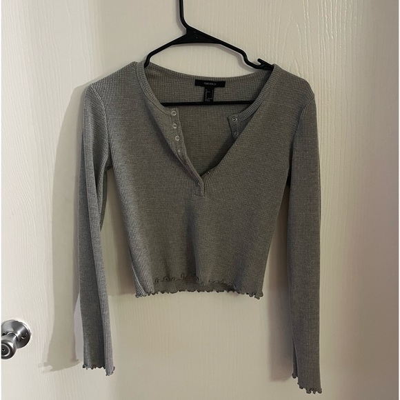 Forever 21. Cropped grey long sleeve - Picture 1 of 5